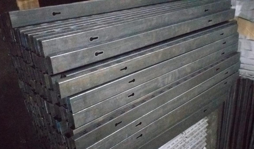 Proses fabrikasi komponen logam custom